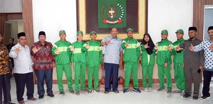 Syah Afandin Lepas Keberangkatan 6 Santri Langkat Ikuti Pospenas di Solo