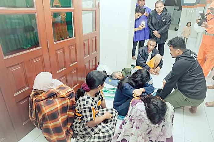 Tinjau Banjir di Jalan Perjuangan, Bobby Nasution Pastikan Warga Aman & Dilayani Dengan Baik