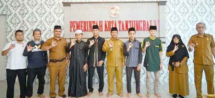 Wali Kota Sambut 7 Pemuda Tanjungbalai yang Akan Kuliah di Universitas Al Azhar Kairo