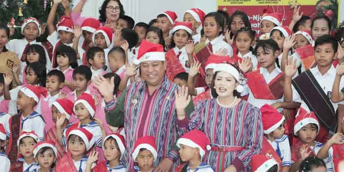Hujan Deras Tak Surutkan Niat Warga Ikuti Diakonia Natal Pemkab Dairi di Kecamatan Parbuluan