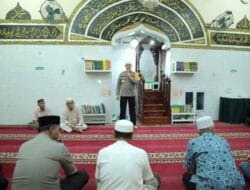 Wakapoldasu Salat Subuh Berjamaah di Masjid Al-Mukhlisin Medan Area