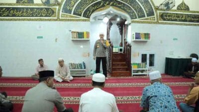 Wakapoldasu Salat Subuh Berjamaah di Masjid Al-Mukhlisin Medan Area