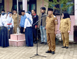 Wali Kota Waris Tholib Pembina Upacara di SMP Negeri Satu Atap Tanjungbalai
