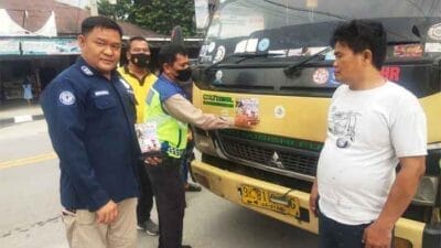 Distribusikan Stiker F1 Power Boat, Poldasu Siap Sukseskan Event F1H2O