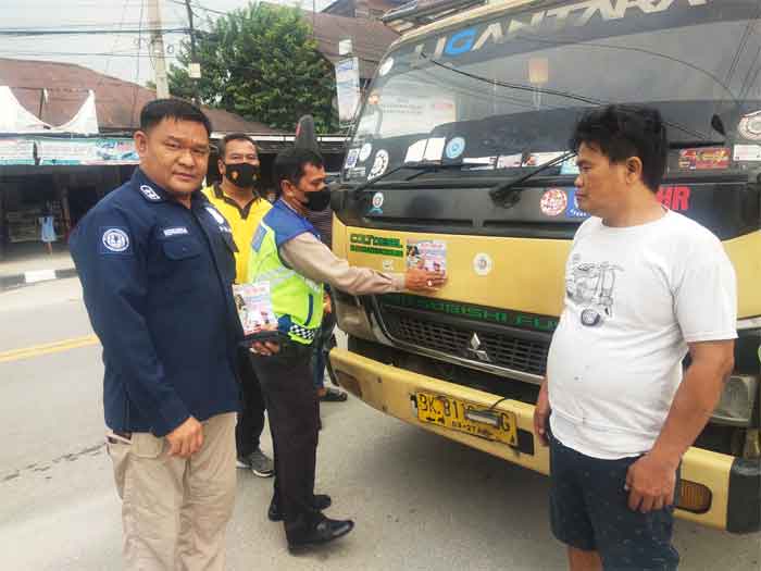 Distribusikan Stiker F1 Power Boat, Poldasu Siap Sukseskan Event F1H2O