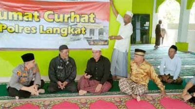 Kapolres Langkat Jumat Curhat di Masjid Al Huda Stabat