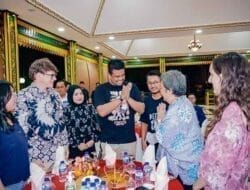 Komikus Asal Prancis Mr Emmanuel Lemaire Dijamu Makan Malam Bobby Nasution
