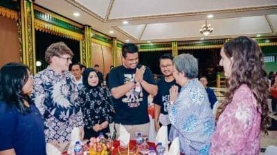 Komikus Asal Prancis Mr Emmanuel Lemaire Dijamu Makan Malam Bobby Nasution