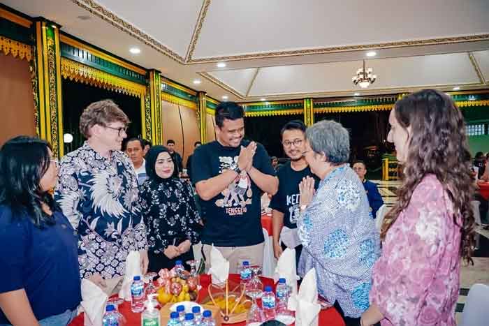 Komikus Asal Prancis Mr Emmanuel Lemaire Dijamu Makan Malam Bobby Nasution