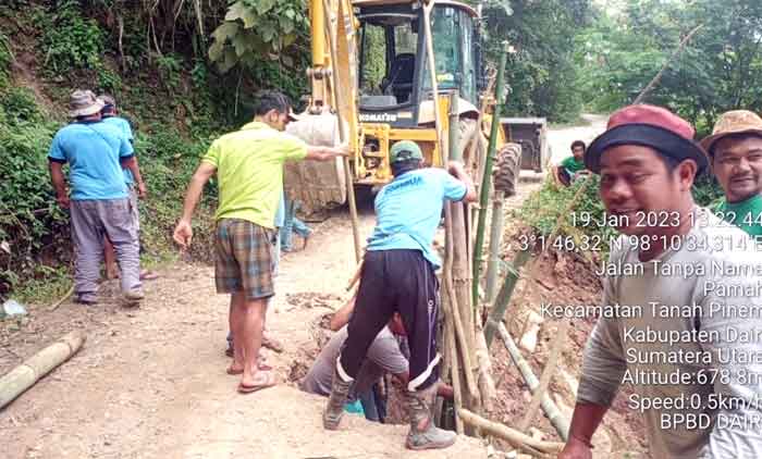 Pemkab Dairi Gerak Cepat Tangani Longsor di Jalan Desa Kempawa