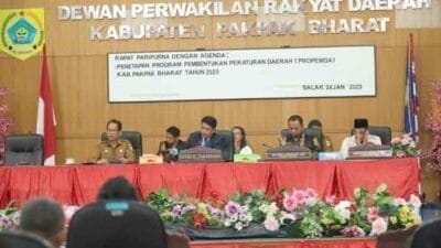 Sekda Hadiri Sidang Paripurna DPRD Pakpak Bharat