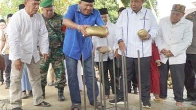 Syah Afandin Letakkan Batu Pertama Pembangunan Masjid Raya di Salapian