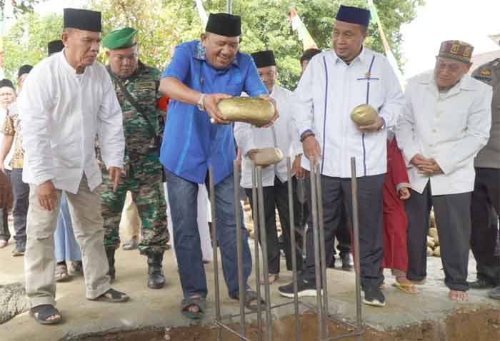 Syah Afandin Letakkan Batu Pertama Pembangunan Masjid Raya di Salapian