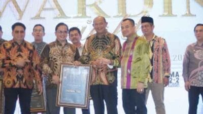 Syah Afandin Terima Anugerah Sahabat Pers Sumut dari SPS