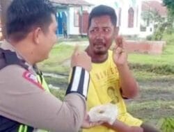Video Bripka Ami, Personel Satlantas Polres Simalungun Tolong ODGJ Viral