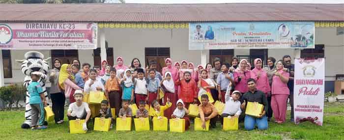 PC Bhayangkari Langkat Bakti Sosial di SLB Negeri Stabat