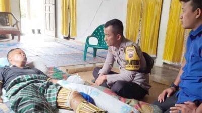 Bhabinkamtibmas Polsek Stabat Aipda Rehman Sitorus SH Bantu Warga Sakit