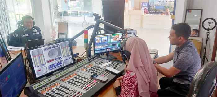 Bid Humas Poldasu Gelar Dialog Interaktif di Radio RRI Medan Sukseskan F1H2O di Balige Danau Toba