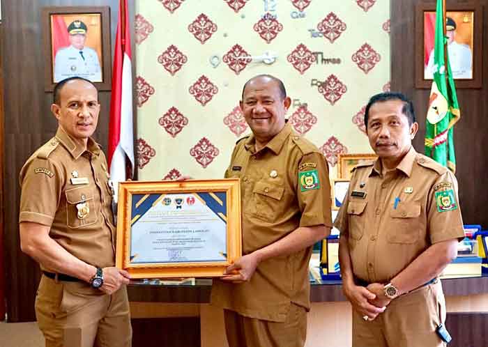 Kabupaten Langkat Terima Penghargaan