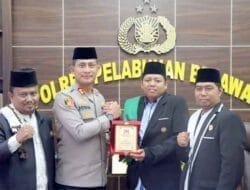 Kapolres Pelabuhan Belawan Terima Penghargaan dari Ketua Sahabat Dai Sumut