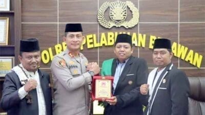 Kapolres Pelabuhan Belawan Terima Penghargaan dari Ketua Sahabat Dai Sumut