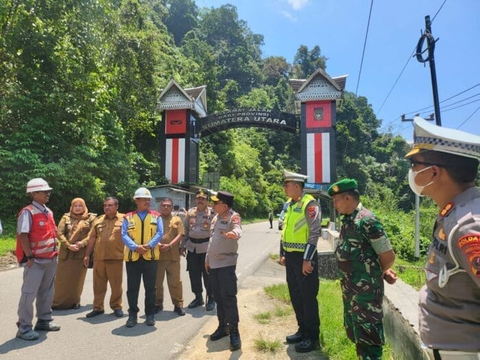 Kapoldasu Sambangi Polsek Muara Sipongi