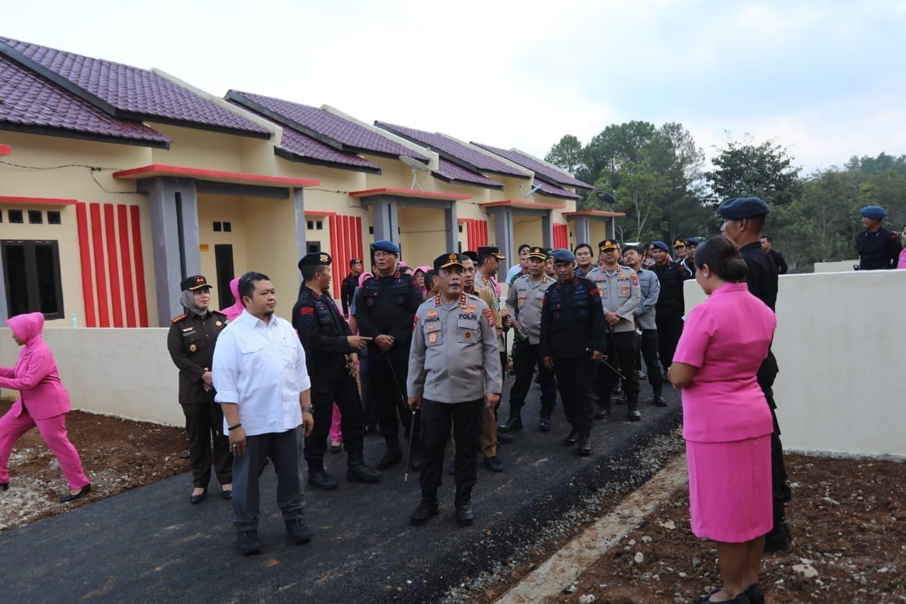 Kapoldasu Resmikan 50 Unit Rumah Dinas Batalyon C Pelopor Brimob