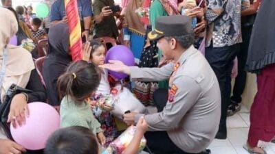Polres Batu Bara Bersama Forkopimca Bagikan Makanan Tambahan