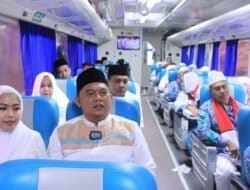 Bupati Labuhanbatu dan Ketua TP PKK Antar Calon Jamaah Haji ke Medan