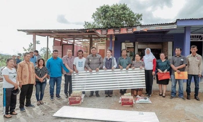 Bupati Dairi Serahkan Bantuan untuk Korban Puting Beliung di Kecamatan Berampu