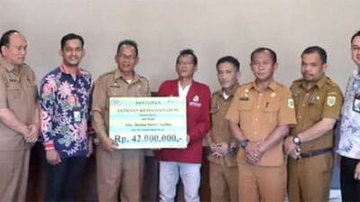 Bupati Pakpak Bharat Serahkan Santunan JKM