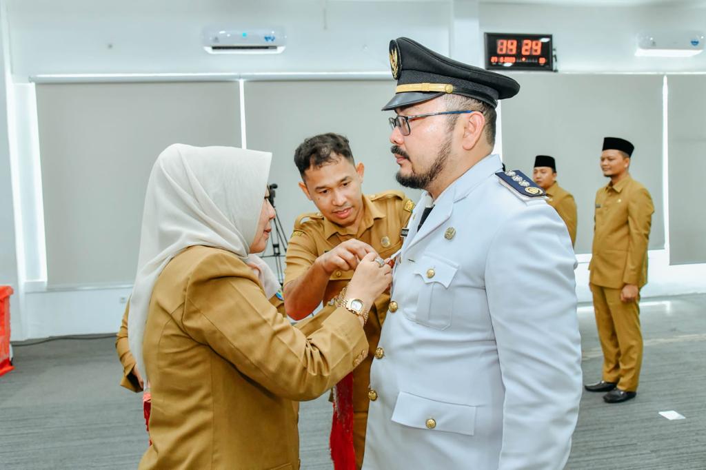 Bupati Batu Bara Lantik 18 Pejabat Administrator dan Pengawas