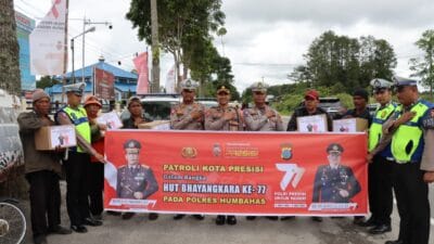 Patroli Kota Presisi Polres Humbahas Bagikan Paket Sembako
