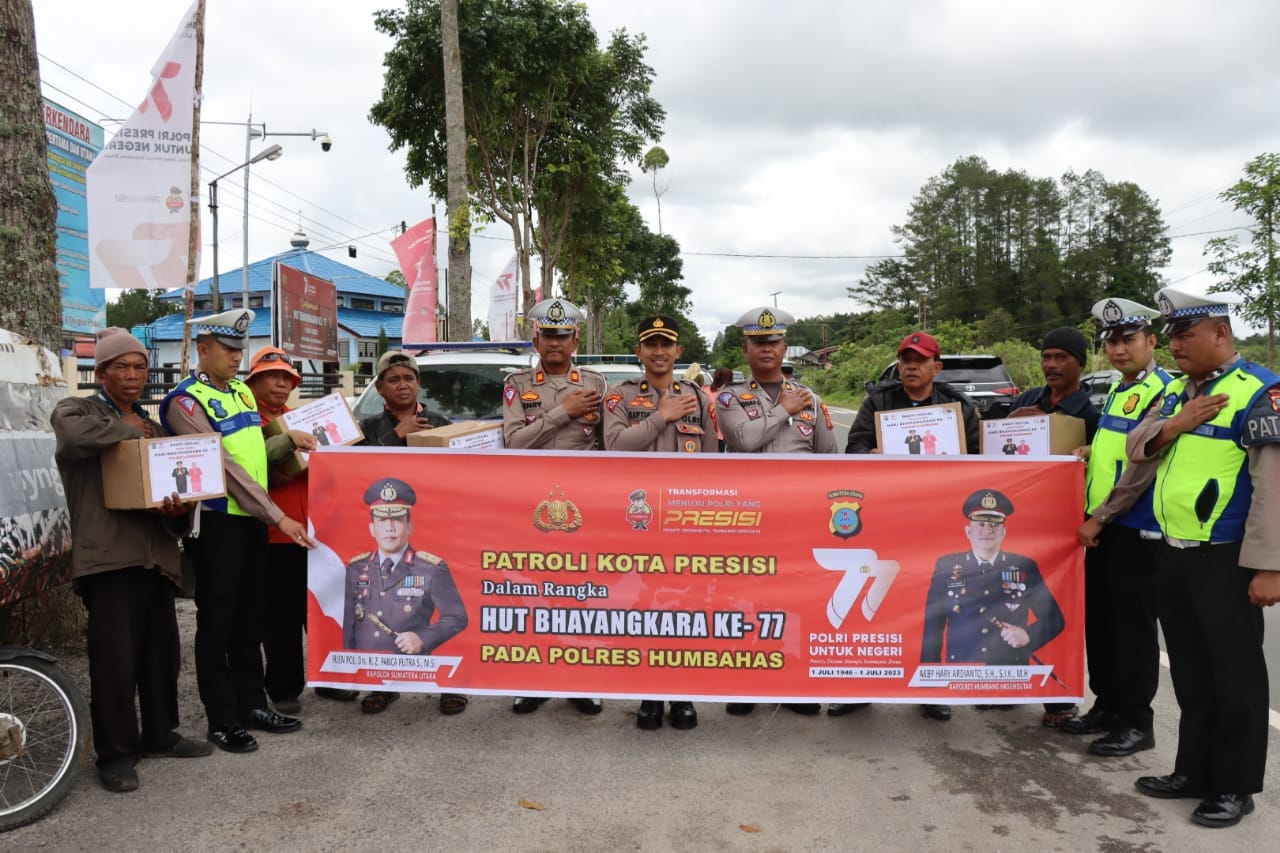 Patroli Kota Presisi Polres Humbahas Bagikan Paket Sembako