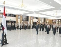 Kapolri Sematkan Tanda Kehormatan Bintang Bhayangkara Pratama ke 22 Pati Polri