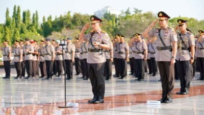 Kapolri dan Jajaran Ziarah ke TMP Kalibata