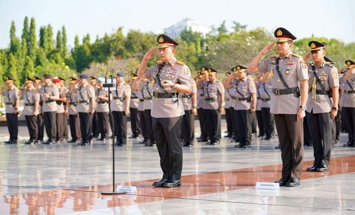 Kapolri dan Jajaran Ziarah ke TMP Kalibata