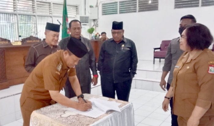 Wali Kota Tanjungbalai Tandatangani Pengesahan Dua Ranperda