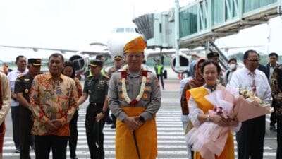 Kapoldasu Irjen Pol Agung Setya Tiba di KNIA dan Tunaikan Salat di Masjid Raya Al-Mashun