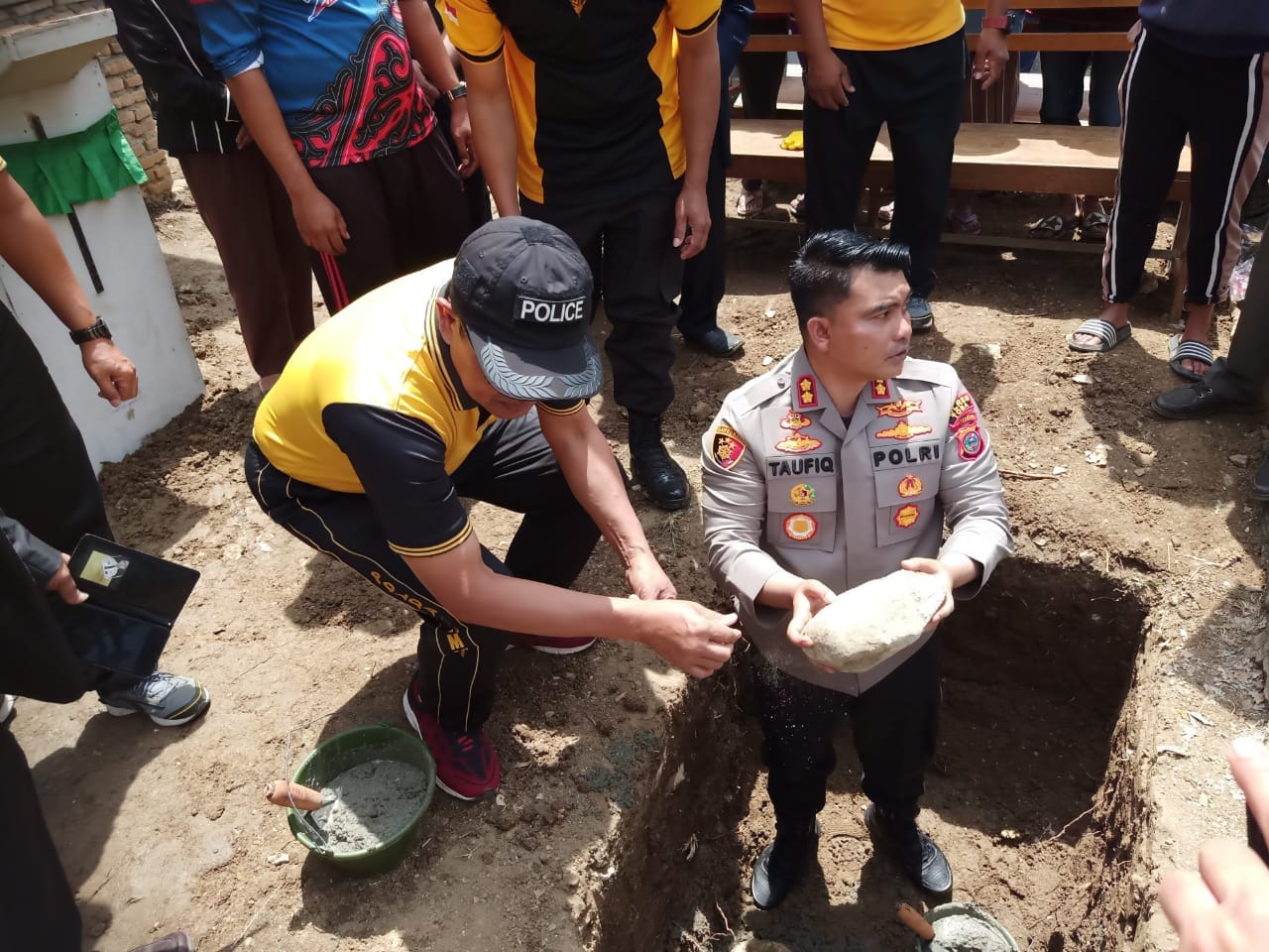 Kapolres Toba Letakkan Batu Pertama Rehab Bangunan GKPI Aek Bolon