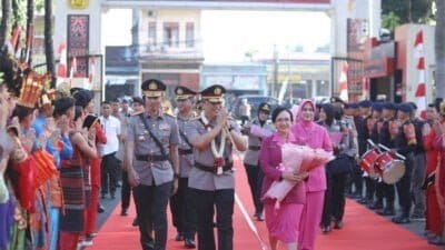 Irjen Pol Agung Setya Terima Penyambutan dan Penghormatan Tiba di Poldasu