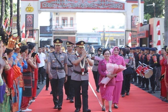 Irjen Pol Agung Setya Terima Penyambutan dan Penghormatan Tiba di Poldasu