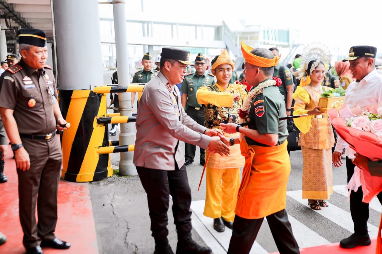 Kapoldasu Sambut Kedatangan Pangdam Baru Mayjen TNI Mochammad Hasan