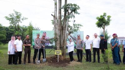 Polda Sumut Tanam 54.310 Pohon untuk Lestarikan dan Hijaukan Bumi sejak Dini
