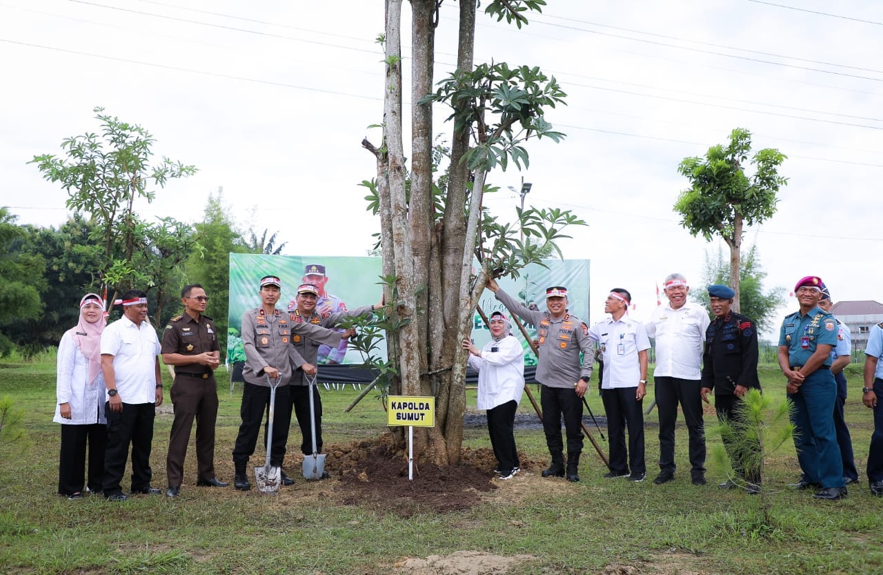 Polda Sumut Tanam 54.310 Pohon untuk Lestarikan dan Hijaukan Bumi sejak Dini
