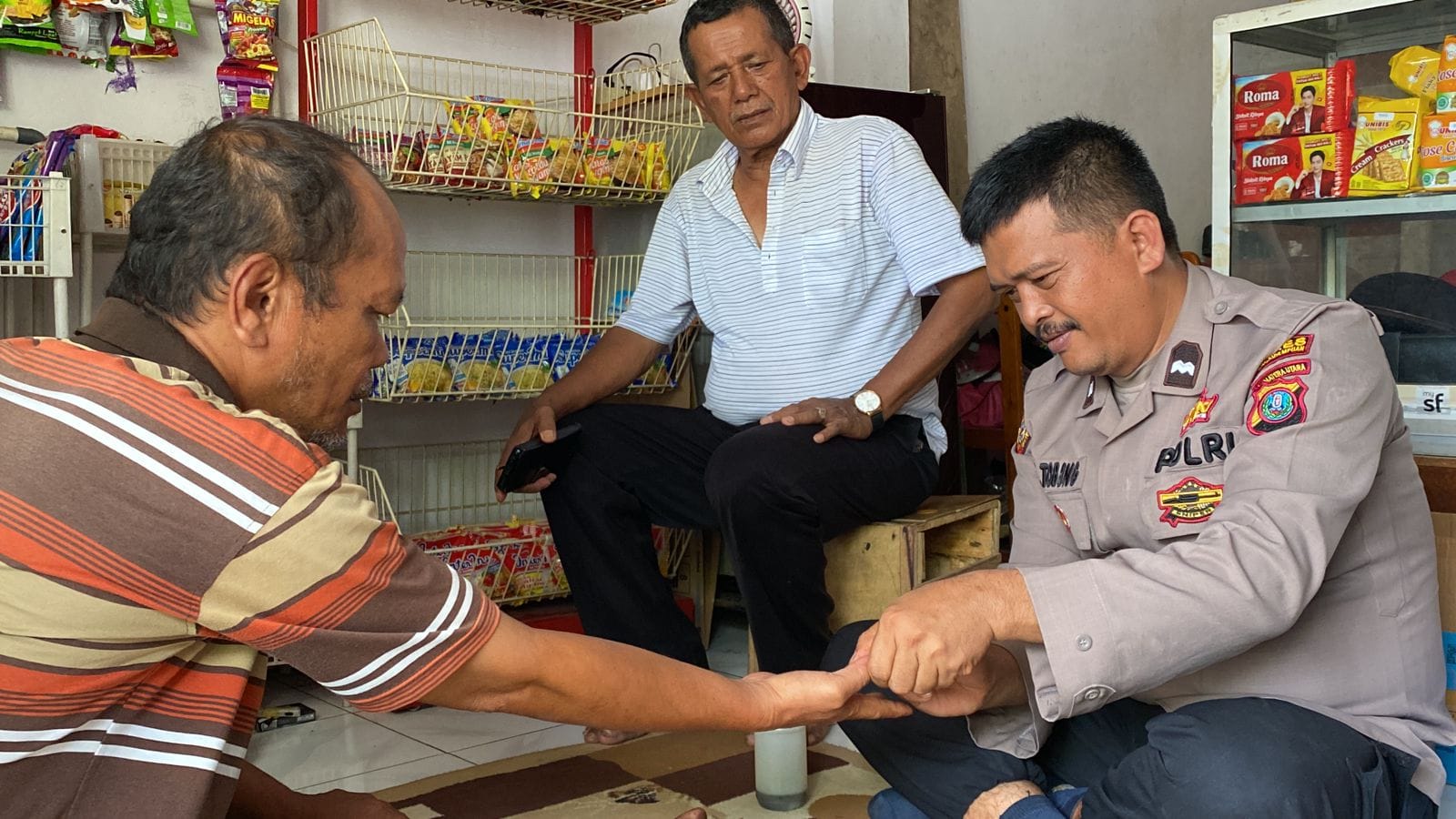 Aipda Dasmer Frianto Tobing Anggota Polres Psp Mampu Obati Berbagai Jenis Penyakit