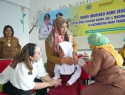 Ketua TP PKK Pakpak Bharat Berikan Motivasi Kepada Anak-anak “Pelaksanaan Imunisasi”