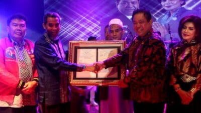 Bupati Dairi Dapat Penghargaan dari Majalah TEMPO Kategori Pendorong Ekonomi Kerakyatan