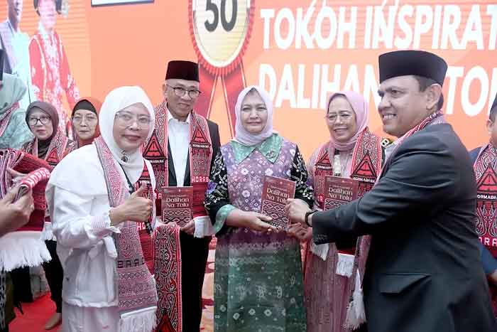 Nawal Lubis Dinobatkan Sebagai Tokoh Inspiratif Dalihan Na Tolu