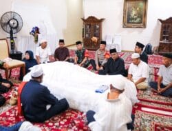 Kapoldasu Melayat dan Turut Berbelasungkawa Wafatnya Mantan Gubernur Sumut